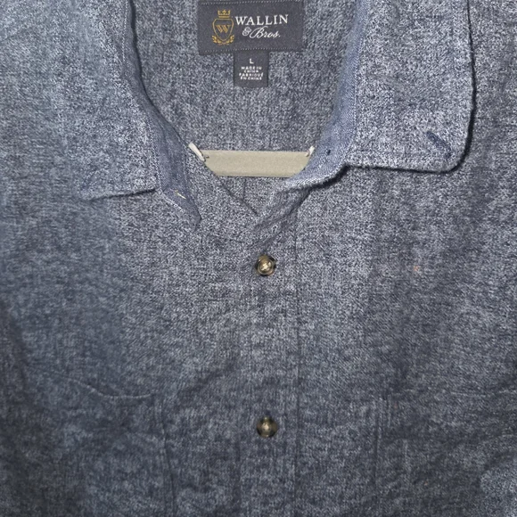 Stylish Blue Button-Down Shirt for Men, Size Large - Picture 5 of 7